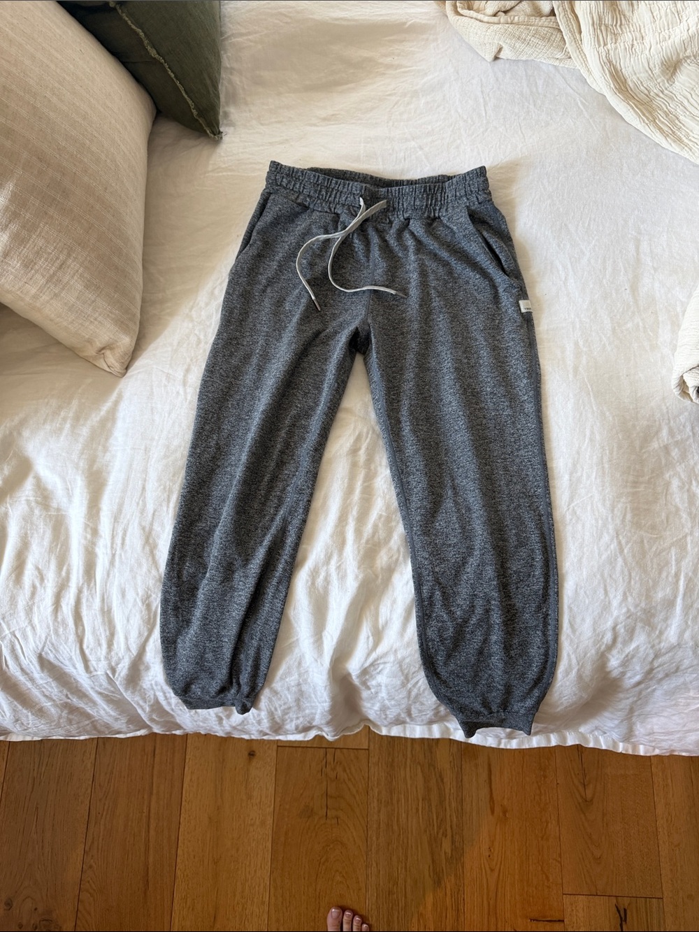 Vuori performance Joggers Charcoal Heather. size XS